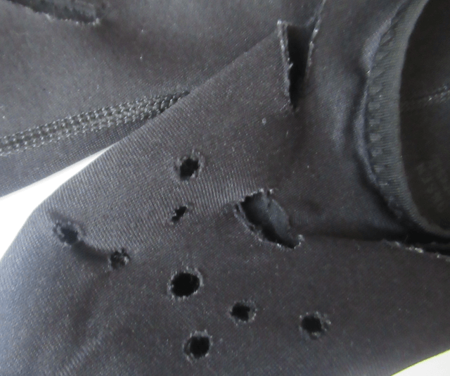 劣化した温泉ソックスの穴